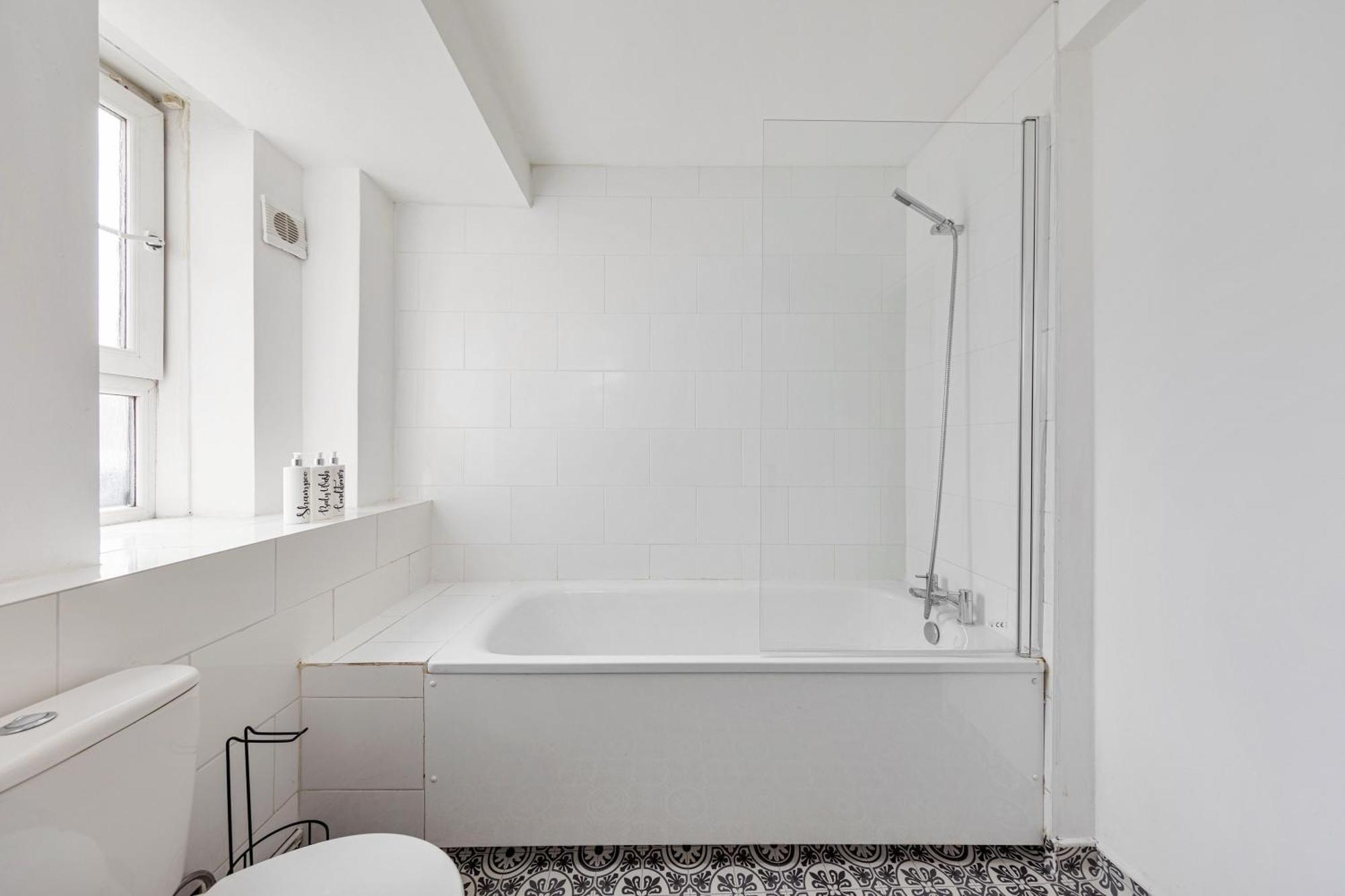 Sleek Shoreditch Hideout - 2 Bed Gem With Balcony In Central London Bagian luar foto
